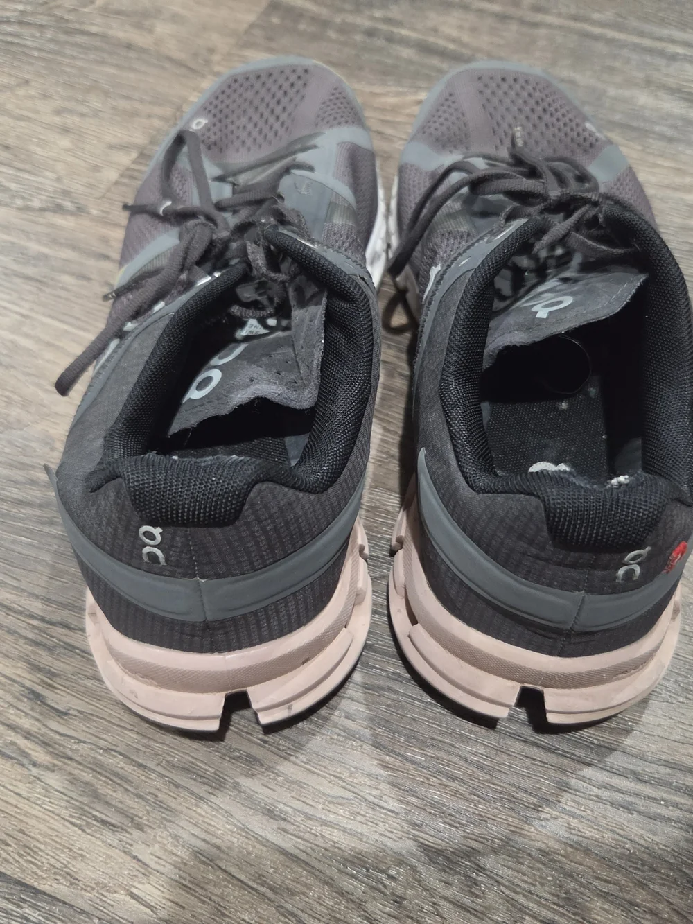 On Running Womens Athletic Sneakers in Black and Gray Size 8.5 Well Loved